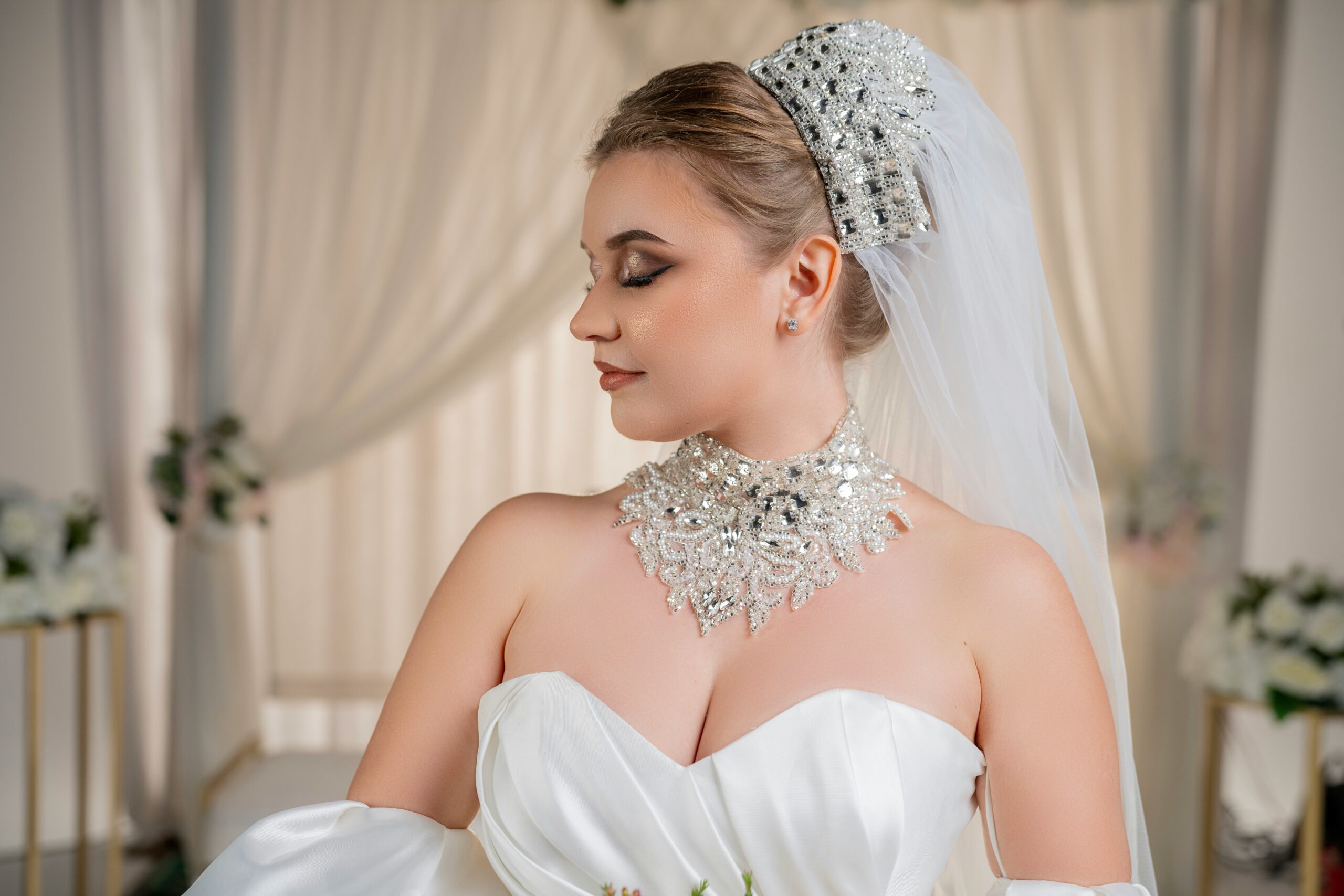 Historical evolution of elegant veils showcasing classic bridal styles vs modern adaptations