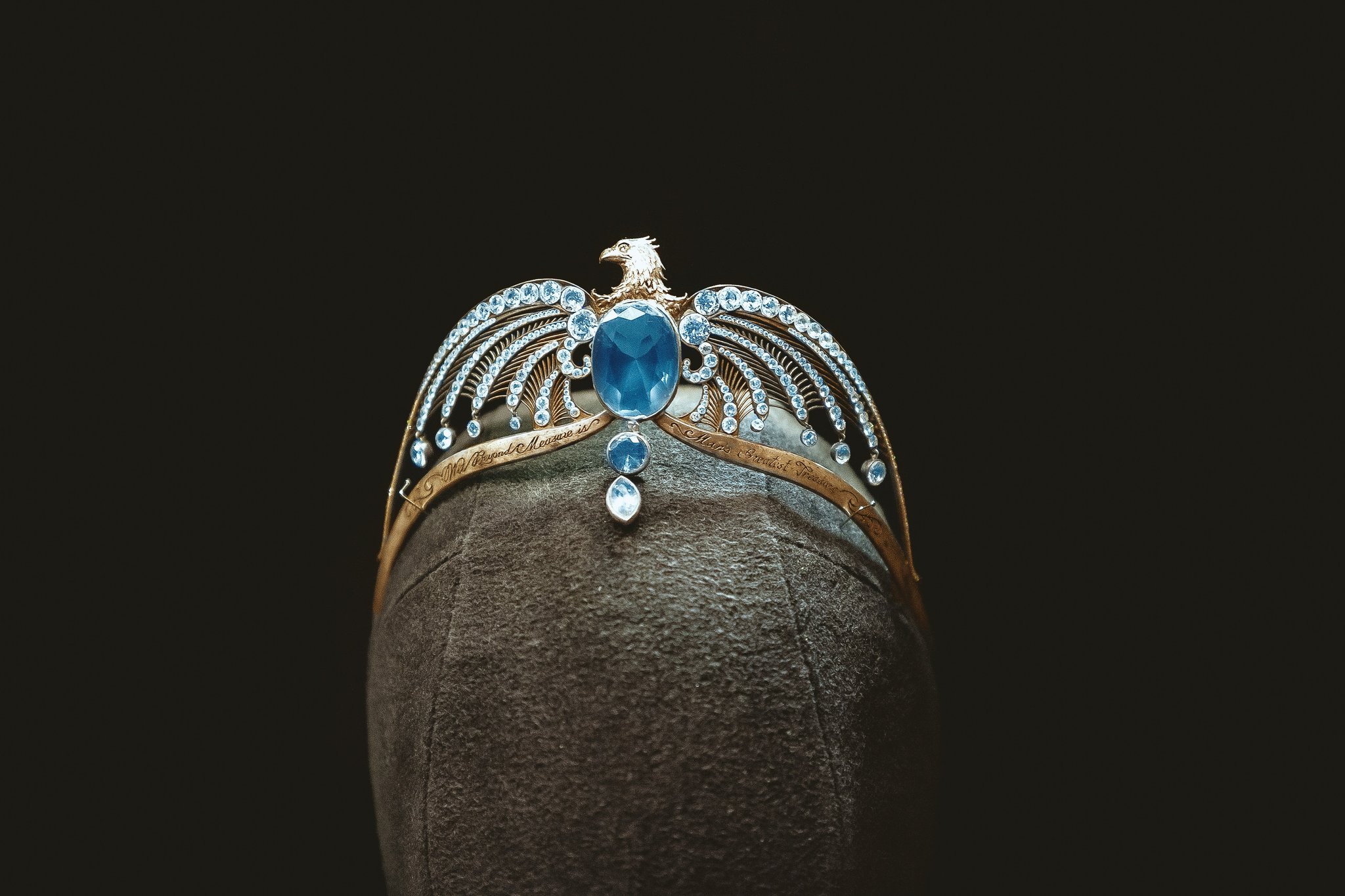 Crystal Bridal Headpieces: How to Choose the Perfect Hair Crown for Your Big Day