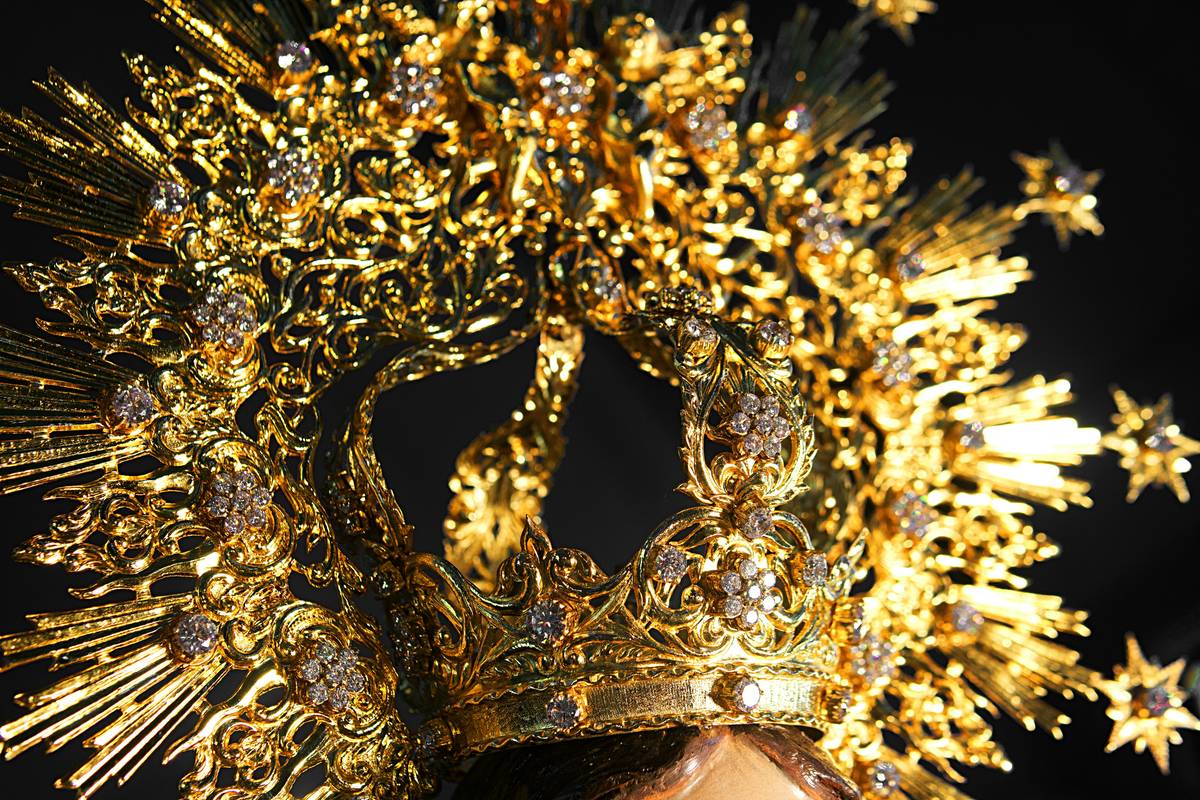 Miss Universe 2020 Andrea Meza wearing her winning crown