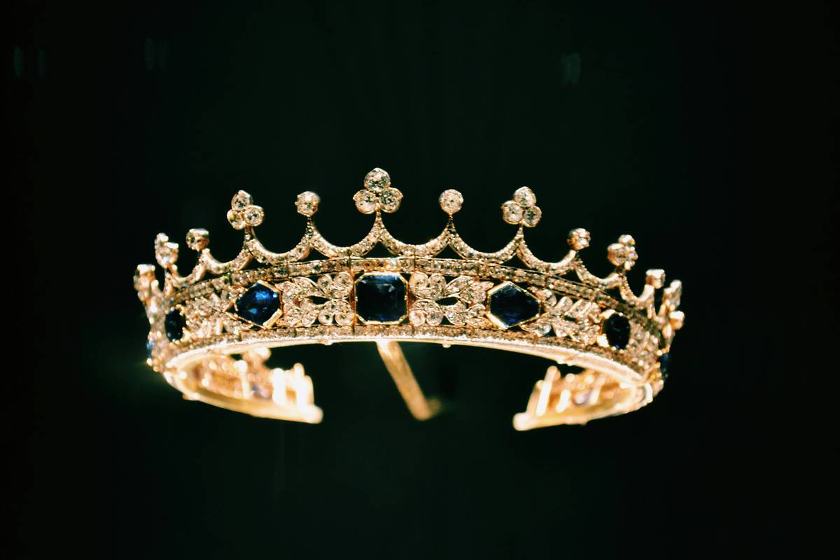 Party Tiara Styles: How to Find the Perfect Hair Crown for Your Next Event